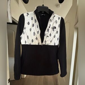 The North Face Women's Black and Cream Pinecone Sweater